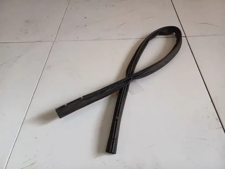 Ford Fiesta (2000 - 2005)  FIESTA208214 Уплотнительная резина на задних дверях