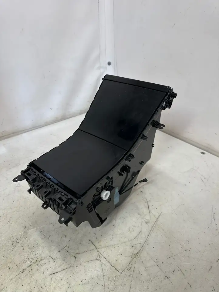 Tesla Model 3 (2017 - 2023) 108797100 Коврик бардачка — фото 1