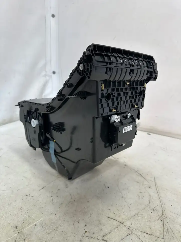 Tesla Model 3 (2017 - 2023) 108797100 Коврик бардачка — фото 2