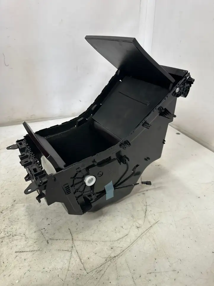 Tesla Model 3 (2017 - 2023) 108797100 Коврик бардачка — фото 11