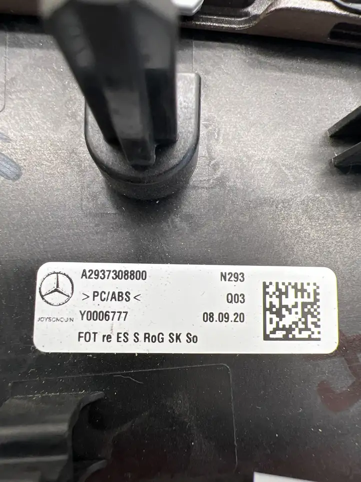 Mercedes-Benz EQC (2018 - ) A2937308800 Прочая отделка задней двери — фото 7