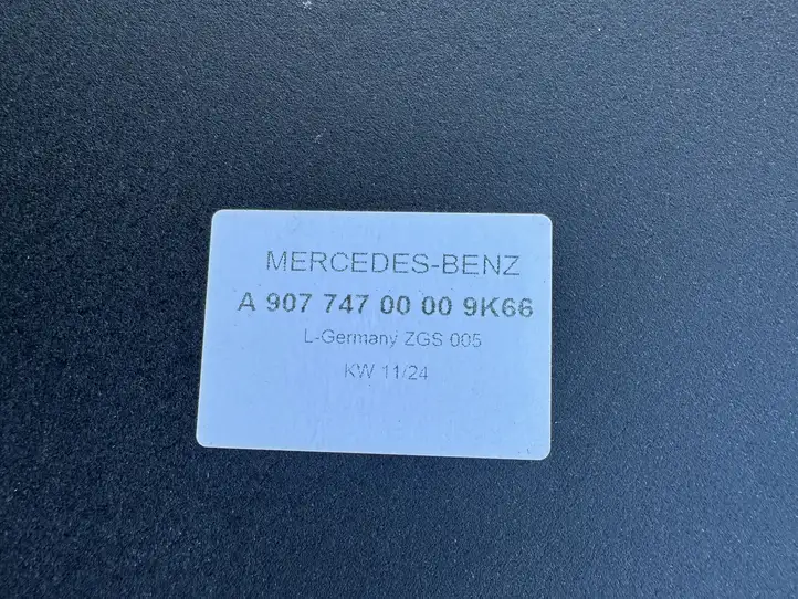 Mercedes-Benz Sprinter W907 W910 (2018 - ) A9077470000 Прочая отделка задней двери — фото 3