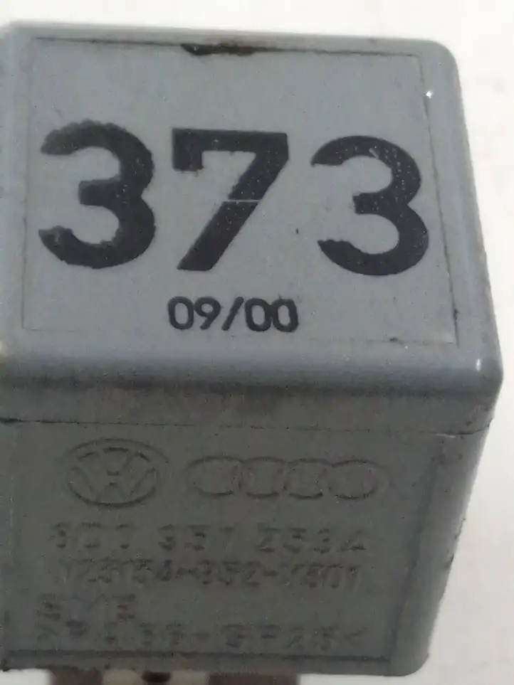 Volkswagen PASSAT B5 (1997 - 2000) 8D0951253A Реле дневных фонарей — фото 1