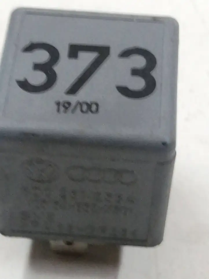 Volkswagen PASSAT B5 (1997 - 2000) 8D0951253A Реле дневных фонарей — фото 1