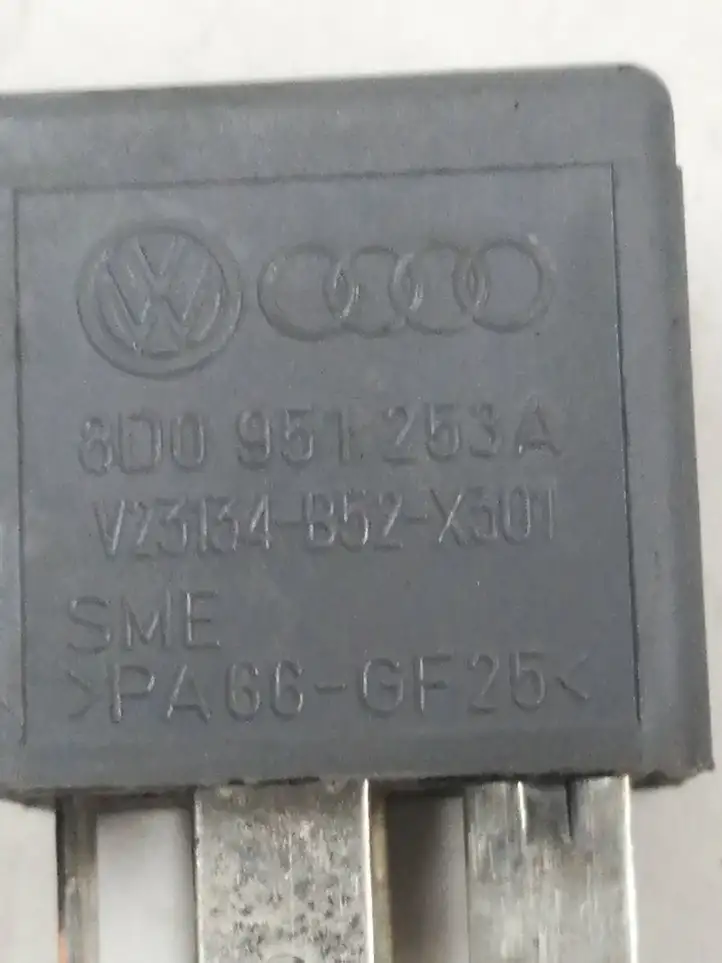 Volkswagen PASSAT B5 (1997 - 2000) 8D0951253A Реле дневных фонарей — фото 3