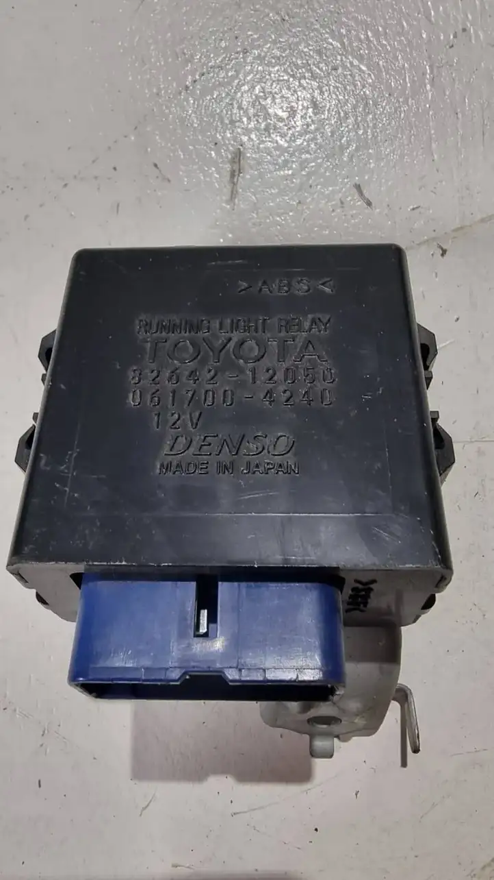 Toyota Aygo AB10 (2005 - 2008) 8264212050 Реле дневных фонарей — фото 1