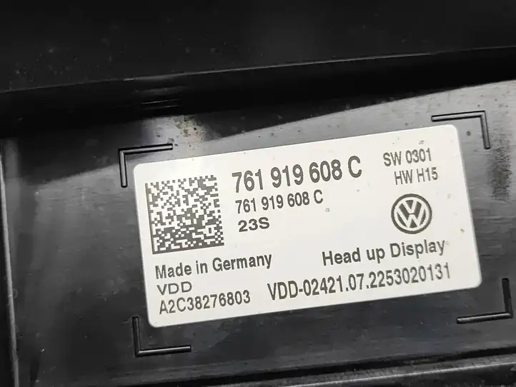 Volkswagen Touareg I (2002 - 2010) 761919608C Выдвижной дисплей — фото 8