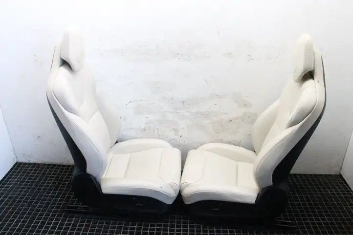 Tesla Model S (2016 - 2021) Комплект салона — фото 7