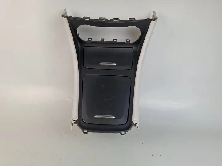 Mercedes-Benz CLA C117,X117,W117 (2013 - 2019) A1768100079 Передняя пепельница — фото 1