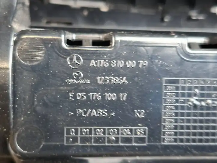 Mercedes-Benz CLA C117,X117,W117 (2013 - 2019) A1768100079 Передняя пепельница — фото 4