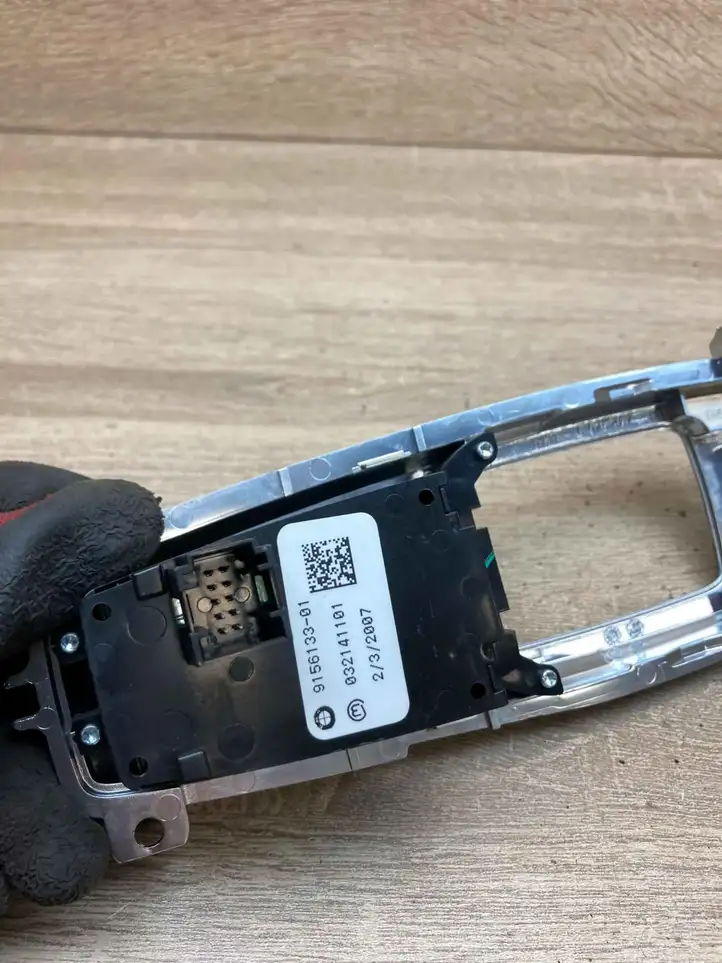BMW X5 E70 (2006 - 2013) 9156133 Кнопка ручного тормоза — фото 4