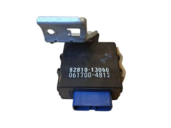 Toyota Corolla Verso AR10 (2004 - 2009)  8281013060 Реле дневных фонарей