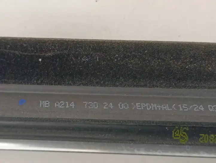 Mercedes-Benz E W214 (2024 - ) A2147302400 Накладка стекла задней двери — фото 3