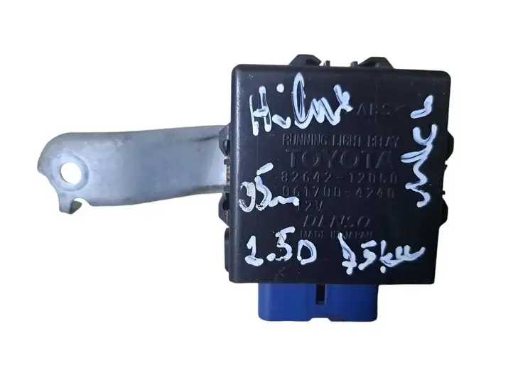 Toyota Hilux (AN10, AN20, AN30) (2004 - 2008) 8264212050 Реле дневных фонарей — фото 1