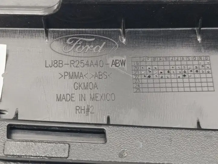 Ford Mustang Mach-E (2020 - ) LJ8BR254A40ABW Накладка стекла задней двери — фото 5