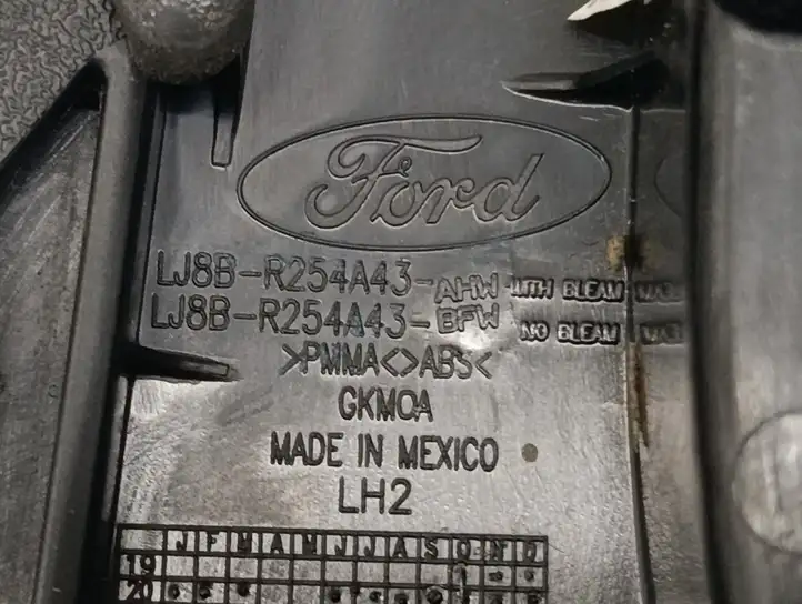 Ford Mustang Mach-E (2020 - ) LJ8BR254A43AHW Накладка стекла задней двери — фото 5