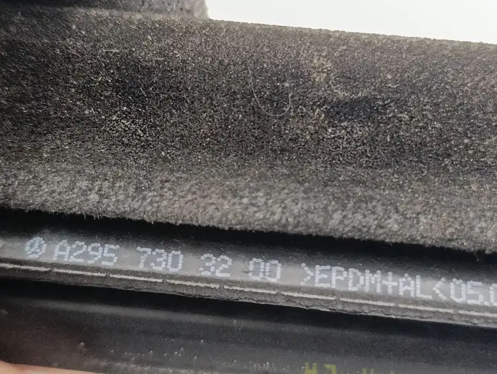 Mercedes-Benz EQE v295 (2022 - ) A2957303200 Накладка стекла задней двери — фото 3
