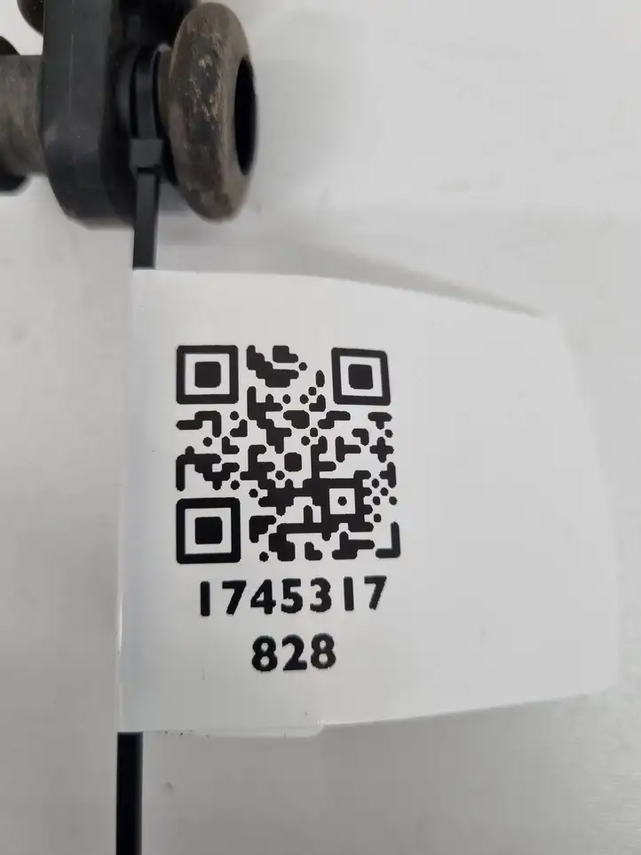 BMW X5 G05 (2018 - ) 7467202 Ограничитель крышки багажника — фото 9