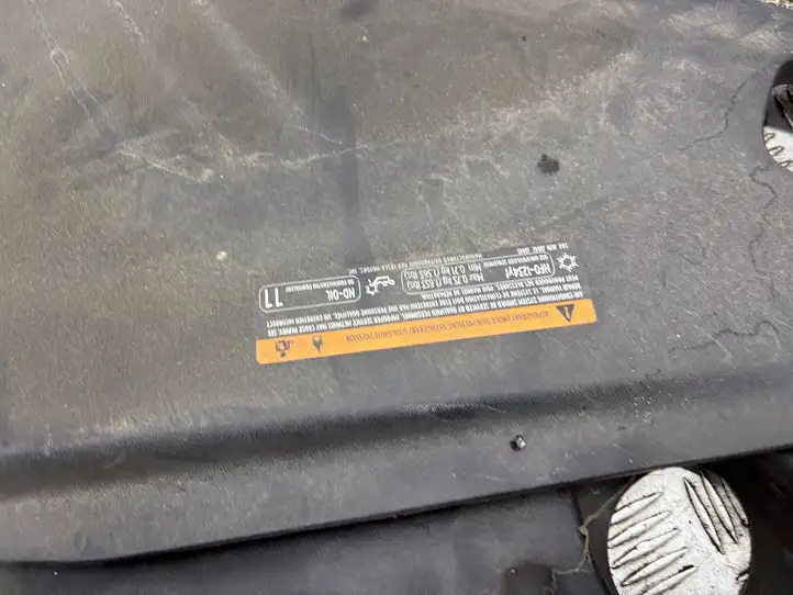 Tesla Model S (2012 - 2016) 102864300B Обшивка бардачка — фото 12