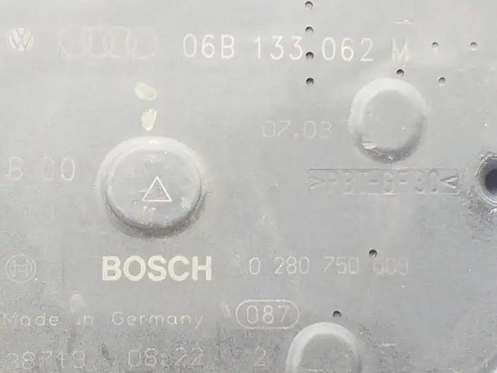 Volkswagen PASSAT B5.5 (2001 - 2005) 06B133062M Дроссельная заслонка — фото 4