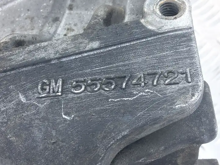 Opel Zafira C (2014 - 2016) 55574721 Кронштейн топливного насоса — фото 3