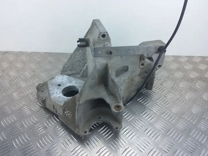 Volkswagen Crafter (2006 - 2016) 076145167 Кронштейн топливного насоса — фото 2