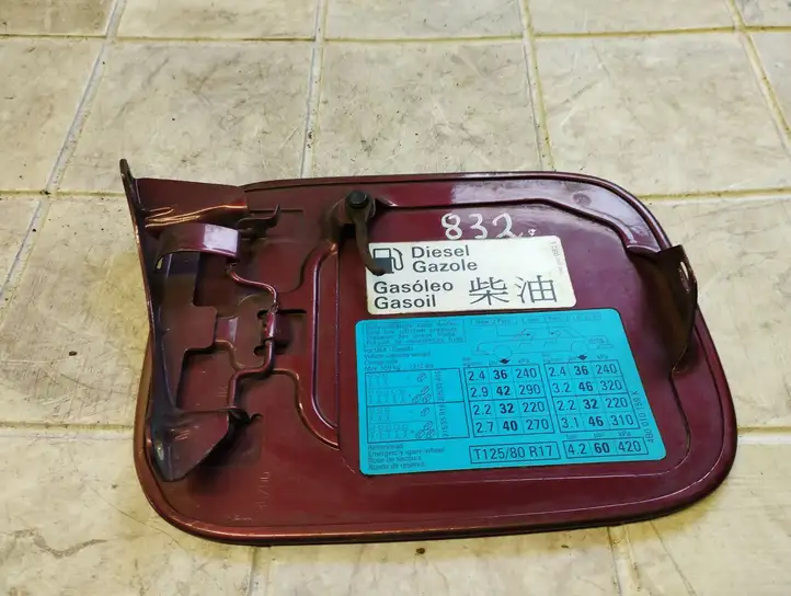 Audi A6 S6 C5 4B (1997 - 2001) 4B0010159K Крышка топливного бака — фото 3