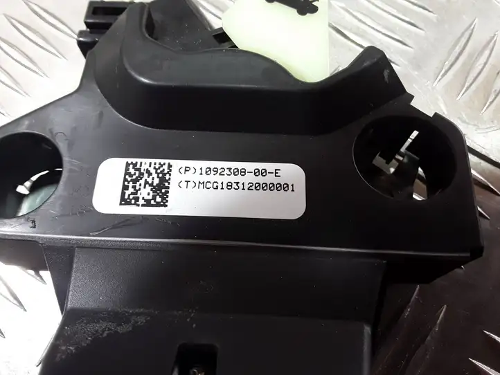 Tesla Model 3 (2017 - 2023) 109230800E Замок крышки багажника — фото 3