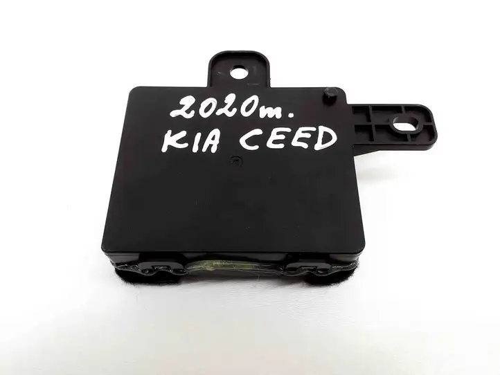 Kia Ceed (2015 - 2018) 89590J7000 Реле обогрева — фото 4