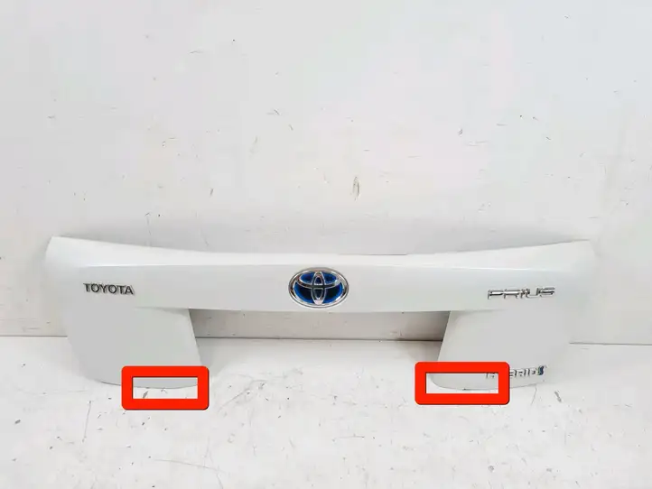 Toyota Prius (XW50) (2015 - ) Подсветка номера — фото 8