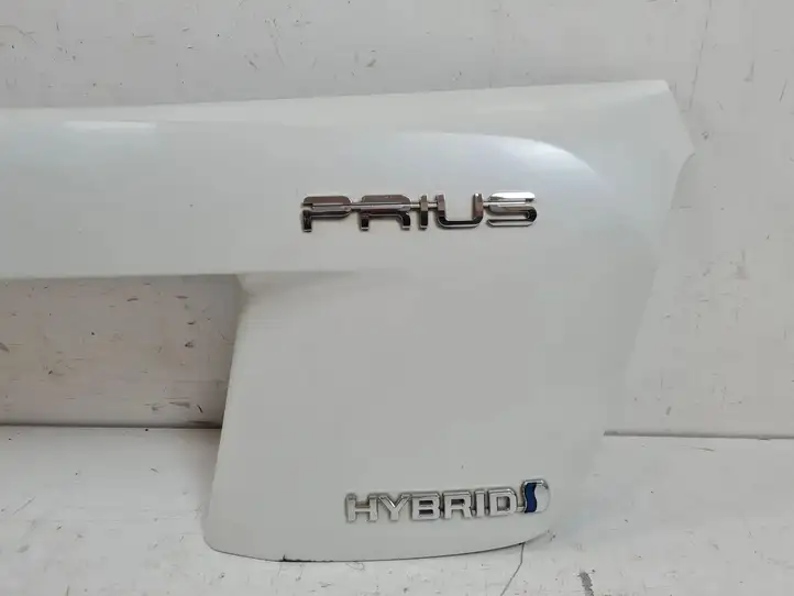 Toyota Prius (XW50) (2015 - ) Подсветка номера — фото 9
