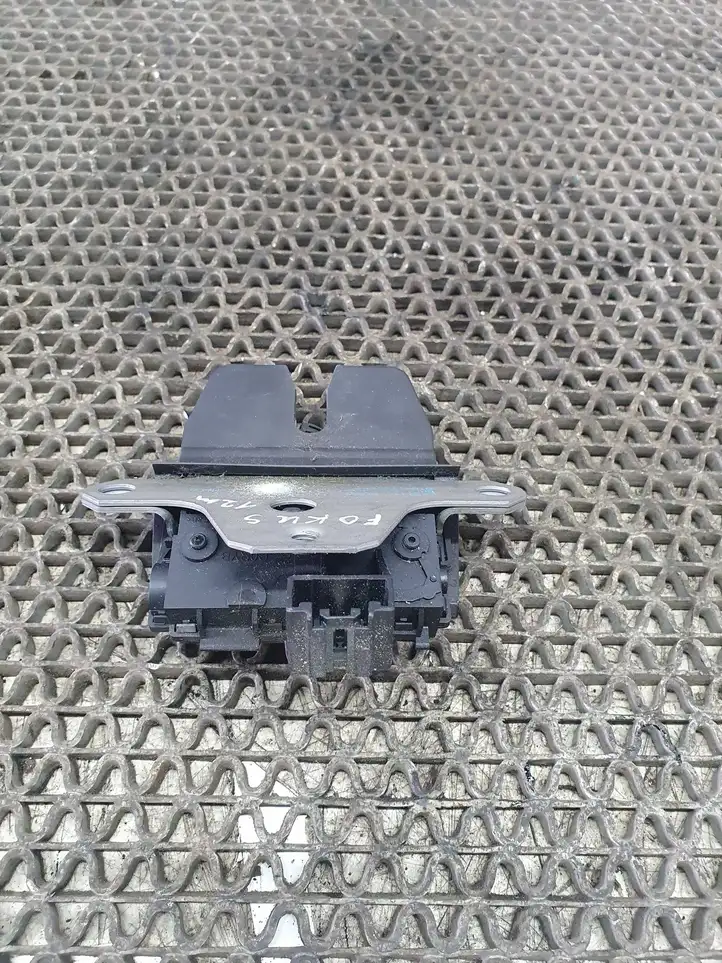 Ford Focus (2011 - 2015) BM51R442A66DA Замок крышки багажника — фото 2