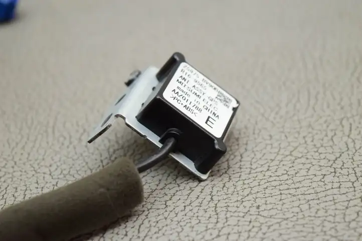 Nissan Juke I F15 (2010 - 2018) 25975BV90B GPS антенна — фото 6