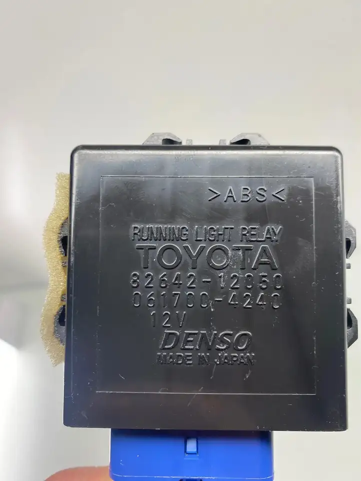 Toyota Corolla E120 E130 (2004 - 2007) 8264212050 Реле дневных фонарей — фото 4