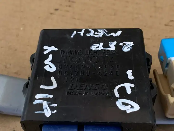 Toyota Hilux (AN10, AN20, AN30) (2008 - 2011) 8264212050 Реле дневных фонарей — фото 6