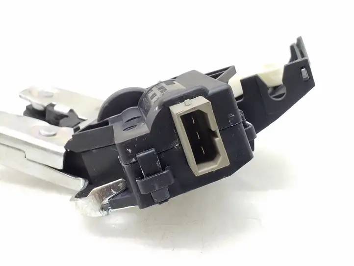 Audi A6 (2004 - 2008)  4F5827505D Замок задней крышки