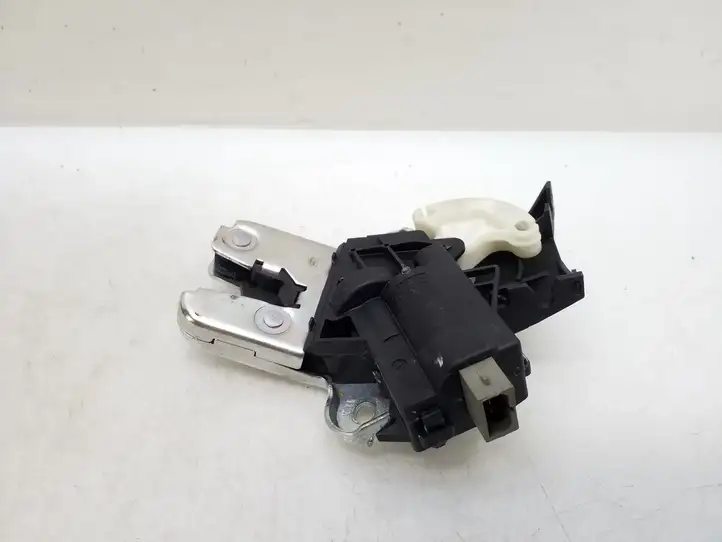 Audi A6 (2004 - 2008)  4F5827505D Замок задней крышки