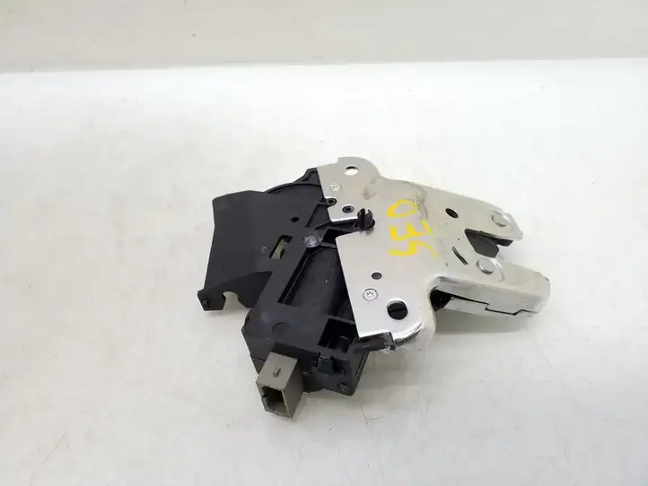 Audi A6 (2004 - 2008)  4F5827505D Замок задней крышки