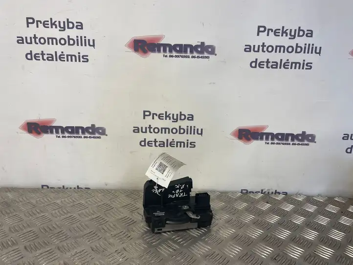 Renault Trafic II (X83) (2002 - 2014) 8200008247 Замок крышки багажника — фото 1
