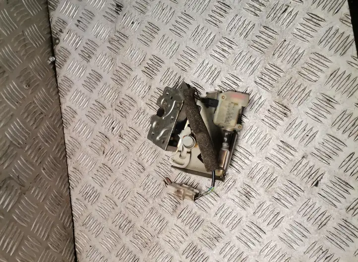 Ford Mondeo Mk III (2000 - 2007) Замок крышки багажника — фото 1