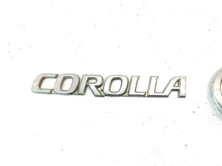 Toyota Corolla E120 E130 (2004 - 2007) 3280T010 Эмблема производителя — фото 5