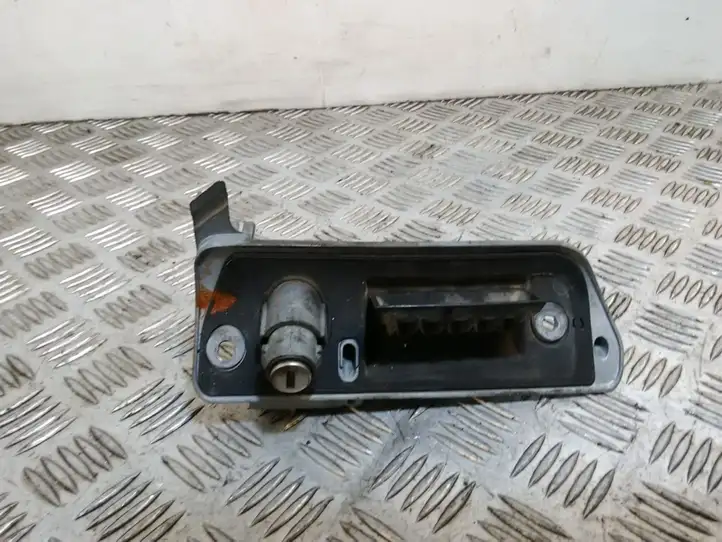 Volkswagen Caddy (2010 - 2015) 2K0827565H Ручка крышки багажника — фото 1