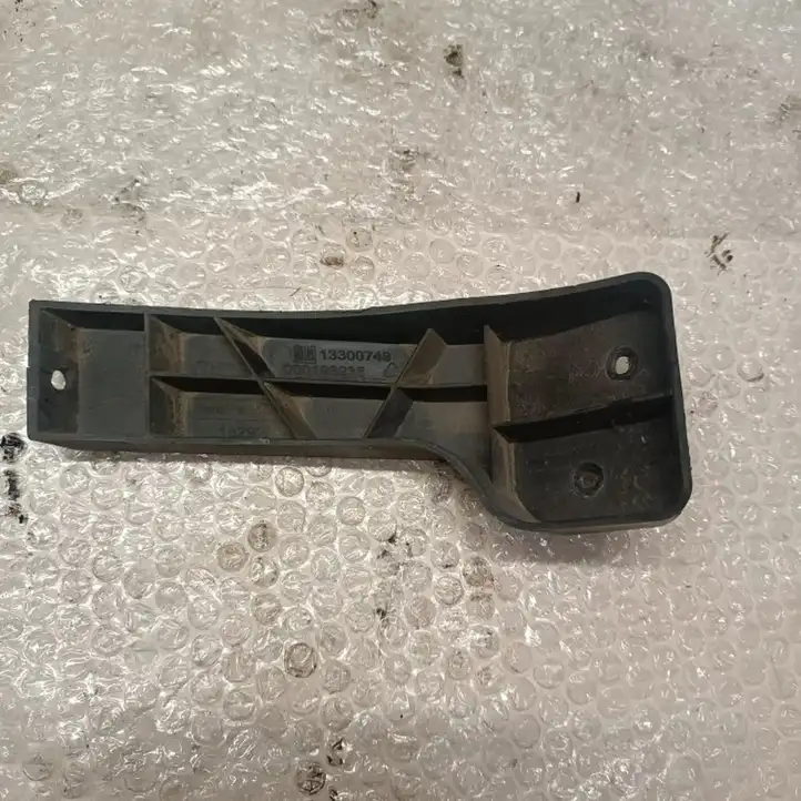 Opel Zafira B (2008 - 2014) 13300749 Кронштейн угловой части бампера — фото 2