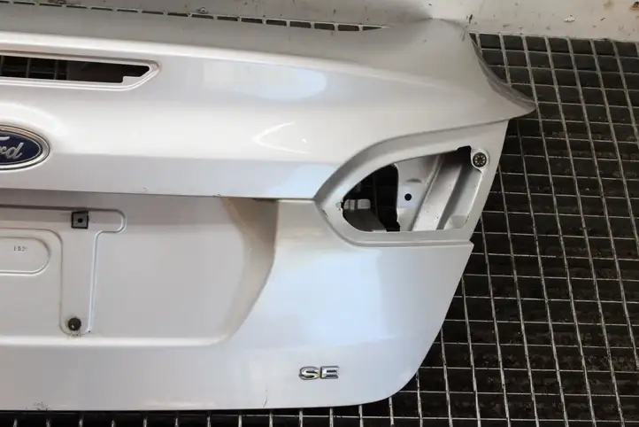 Ford Focus (2019 - ) Крышка багажника — фото 6