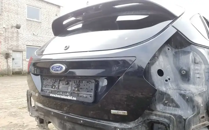 Ford Focus (2011 - 2015) Крышка багажника — фото 4