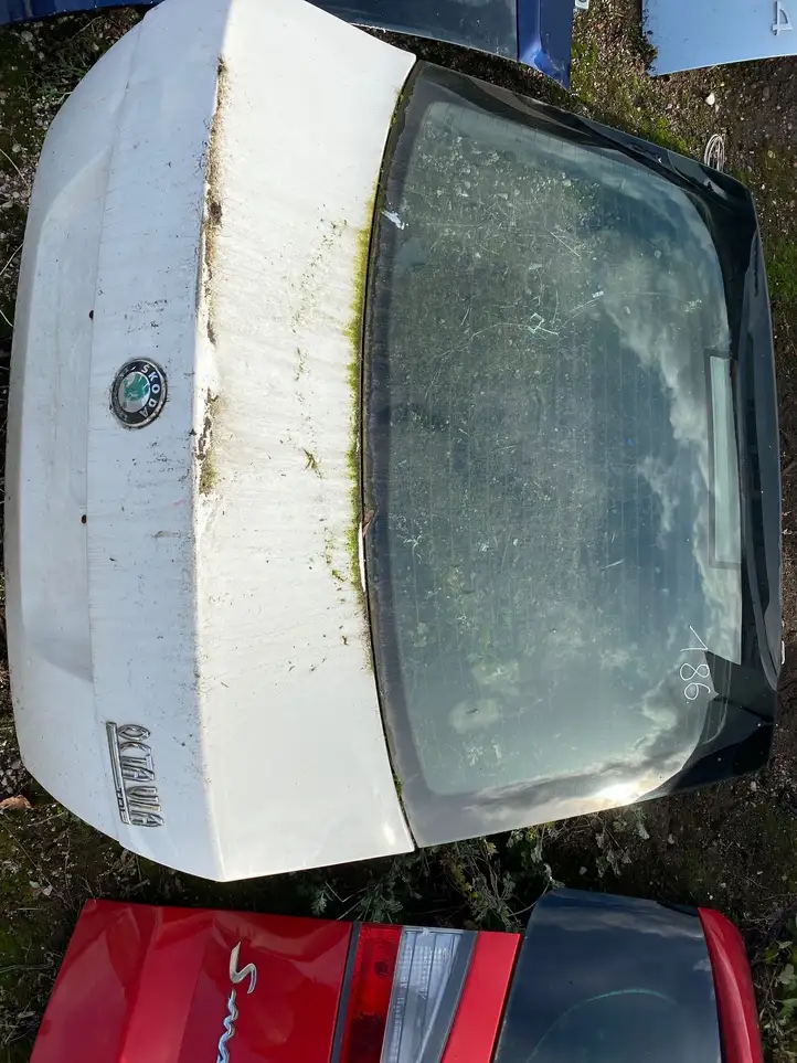 Skoda Octavia Mk2 (1Z) (2004 - 2013) Крышка багажника — фото 1