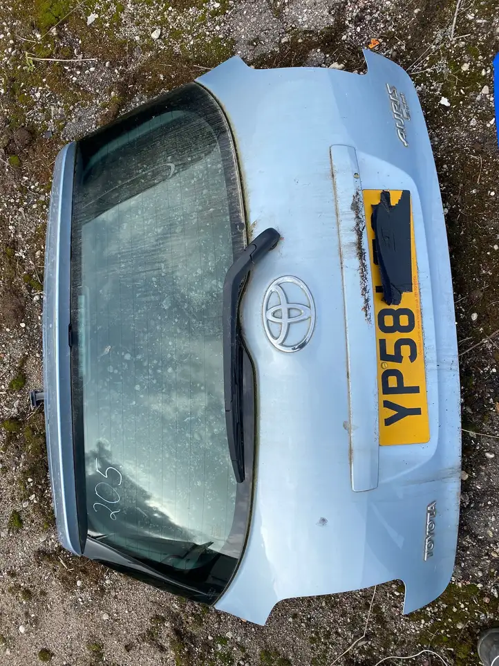Toyota Auris 150 (2006 - 2012) Крышка багажника — фото 1