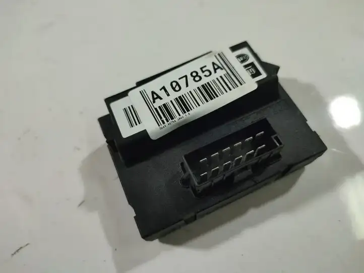 Opel Astra H (2004 - 2009) 24453850 Реле крюка для прицепа — фото 1