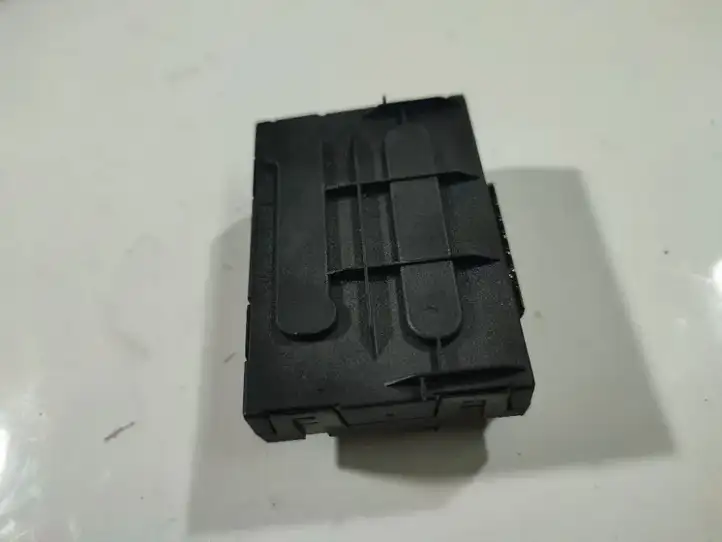 Opel Astra H (2004 - 2009) 24453850 Реле крюка для прицепа — фото 3