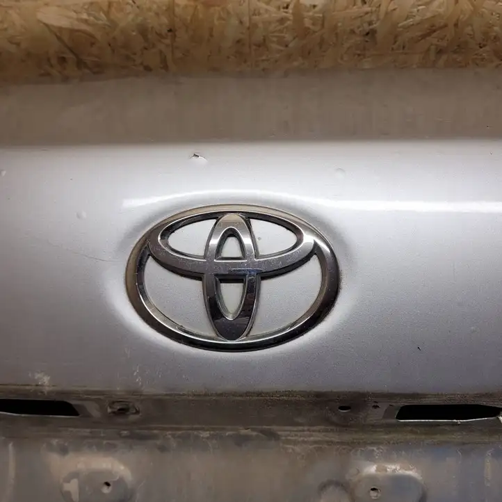 Toyota Yaris (2005 - 2009) Крышка багажника — фото 4